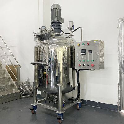 Verplaatsbare machine voor het maken van vloeibare wasmiddelen