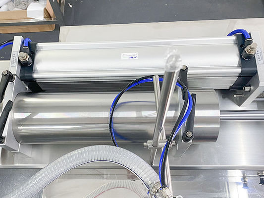 Cosmetische vulmachine zuiger horizontale vulmachine voor vloeistoffen en crème