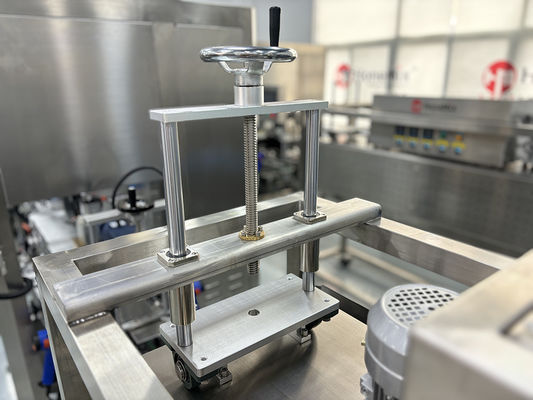 Automatische verpakkingsmachine voor het krimpen van film met een capaciteit van 0-15 pakketten per minuut