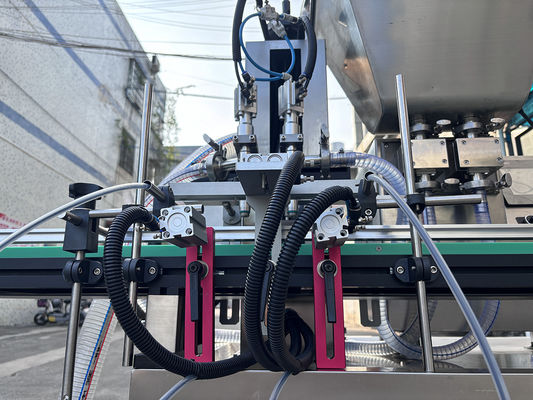 Automatische tandwielpomp badlotion Twee koppen vulmachine Pneumatisch voedingsmateriaal