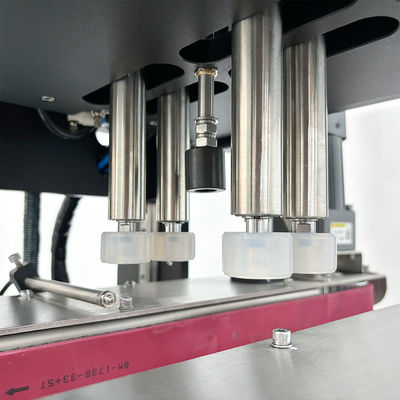 Elektrische automatische flessen schroefdekselmachine Vier wielen vullijn