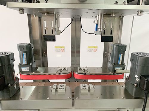 Automatische schroeifabricaten voor het vullen van cosmetische crèmes