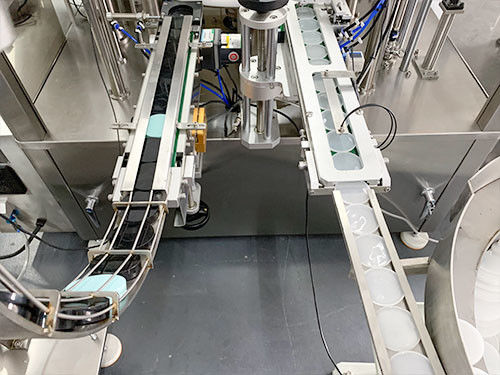 Automatische machine voor het vullen van cosmetische crèmes Roterende flessenvulmachine
